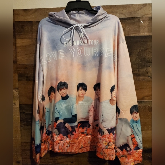 KPop BTS World Tour - Love Yourself Hoodie Multicolor with Kangaroo Pocket Sz XL - Picture 3 of 6